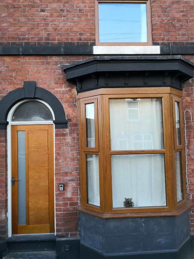 Holiday home 3-bedroom House With Free Street Parking *