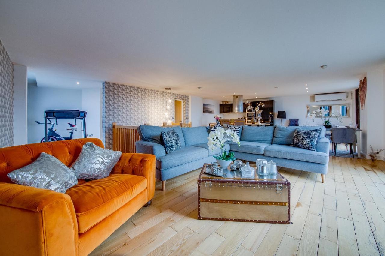 Spacious 3-bed Penthouse With Sky Line Views