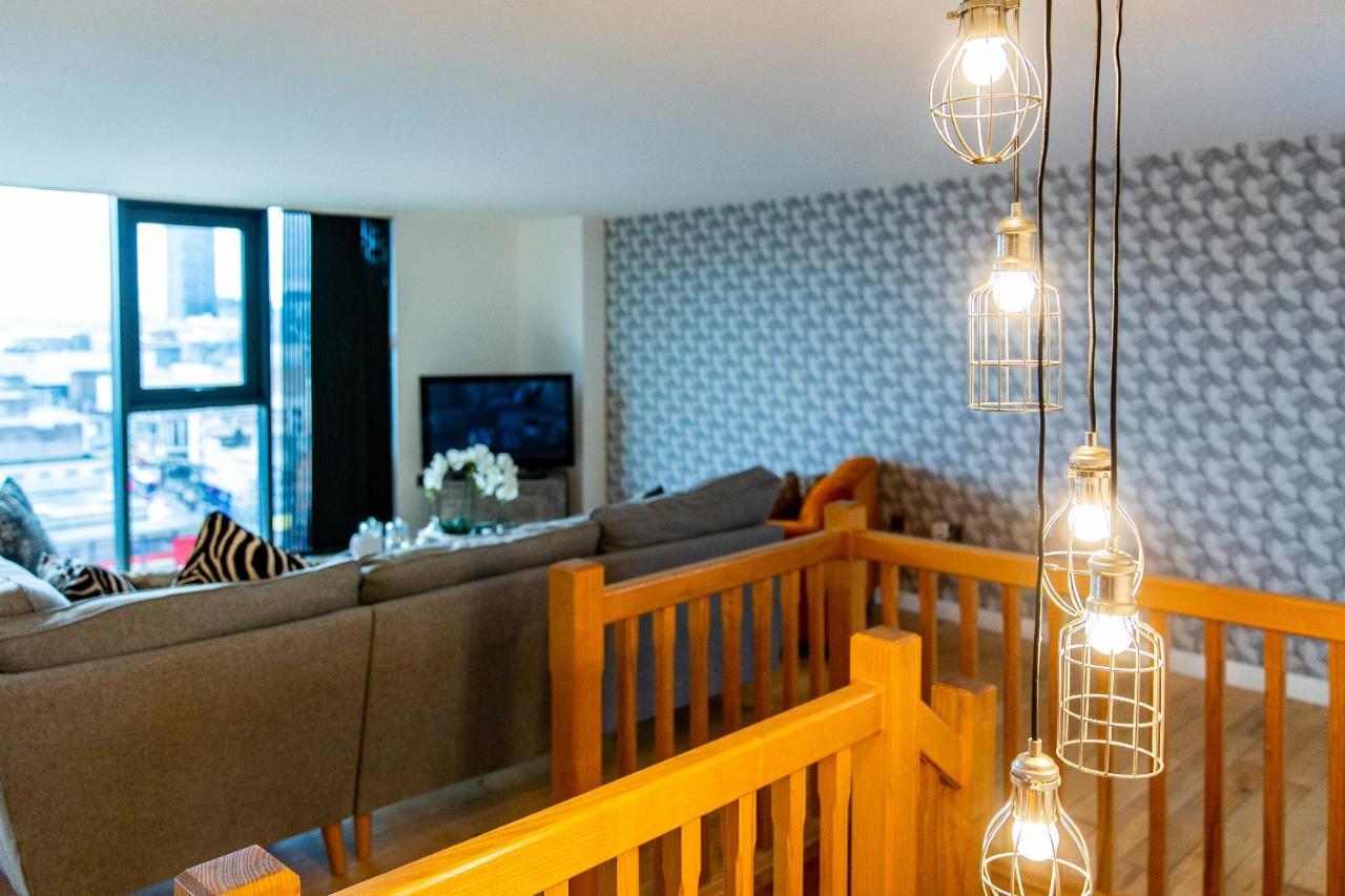Apartment Spacious 3-bed Penthouse With Sky Line Views