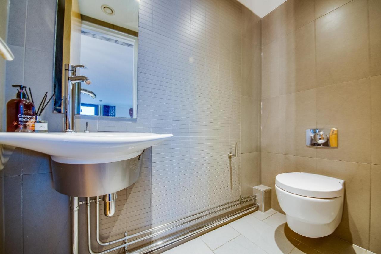 Spacious 3-bed Penthouse With Sky Line Views