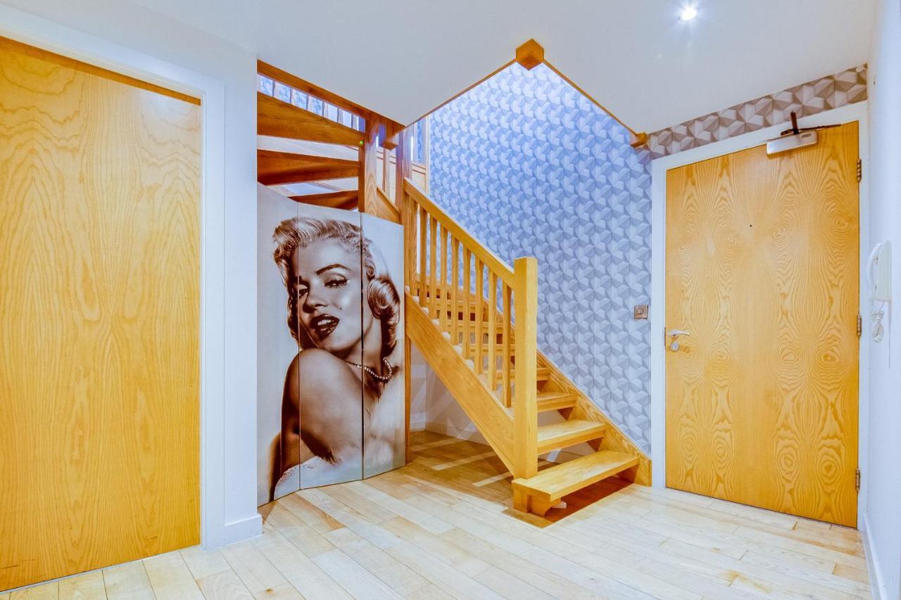 Apartment Spacious 3-bed Penthouse With Sky Line Views