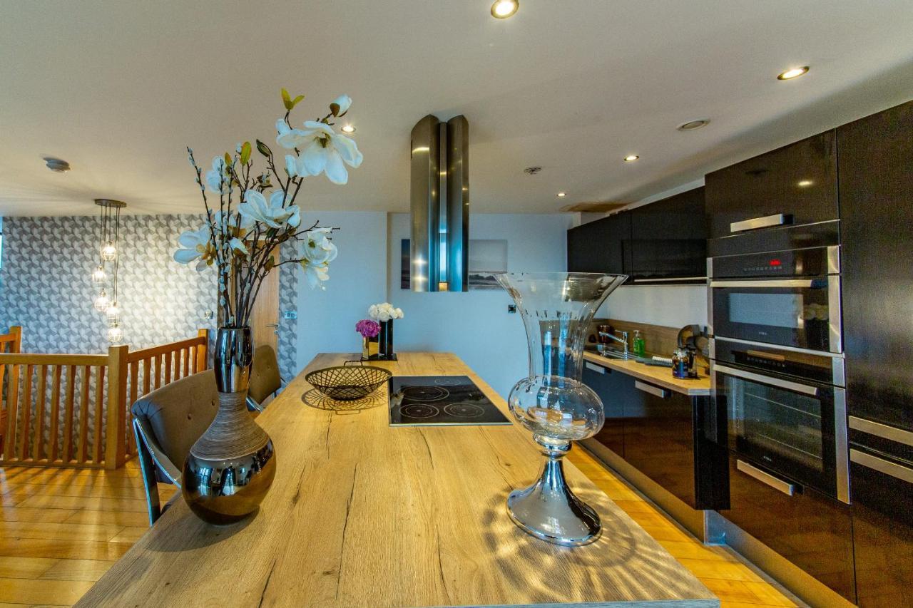 Spacious 3-bed Penthouse With Sky Line Views Apartment