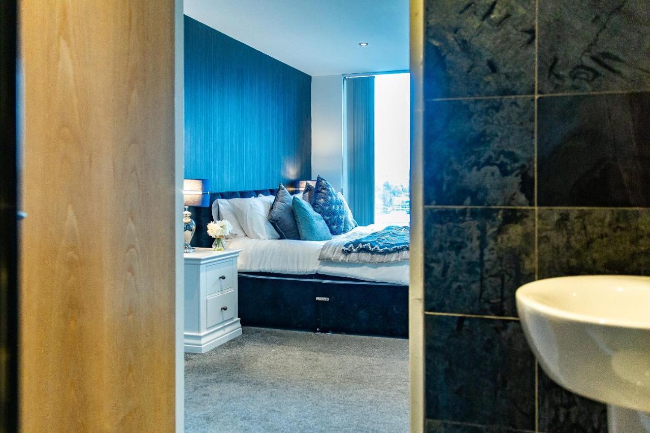 Spacious 3-bed Penthouse With Sky Line Views * Sheffield