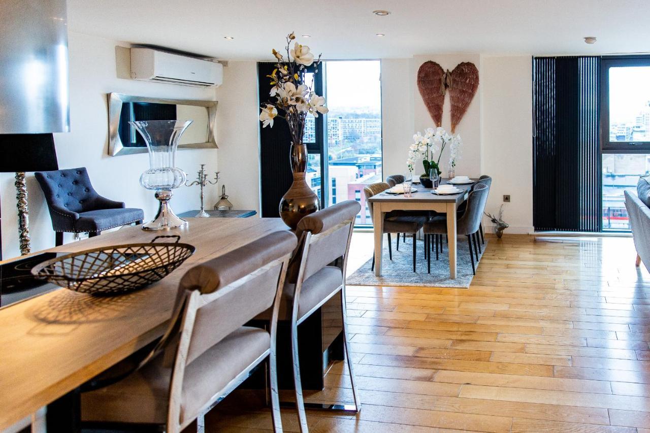 Spacious 3-bed Penthouse With Sky Line Views Apartment *