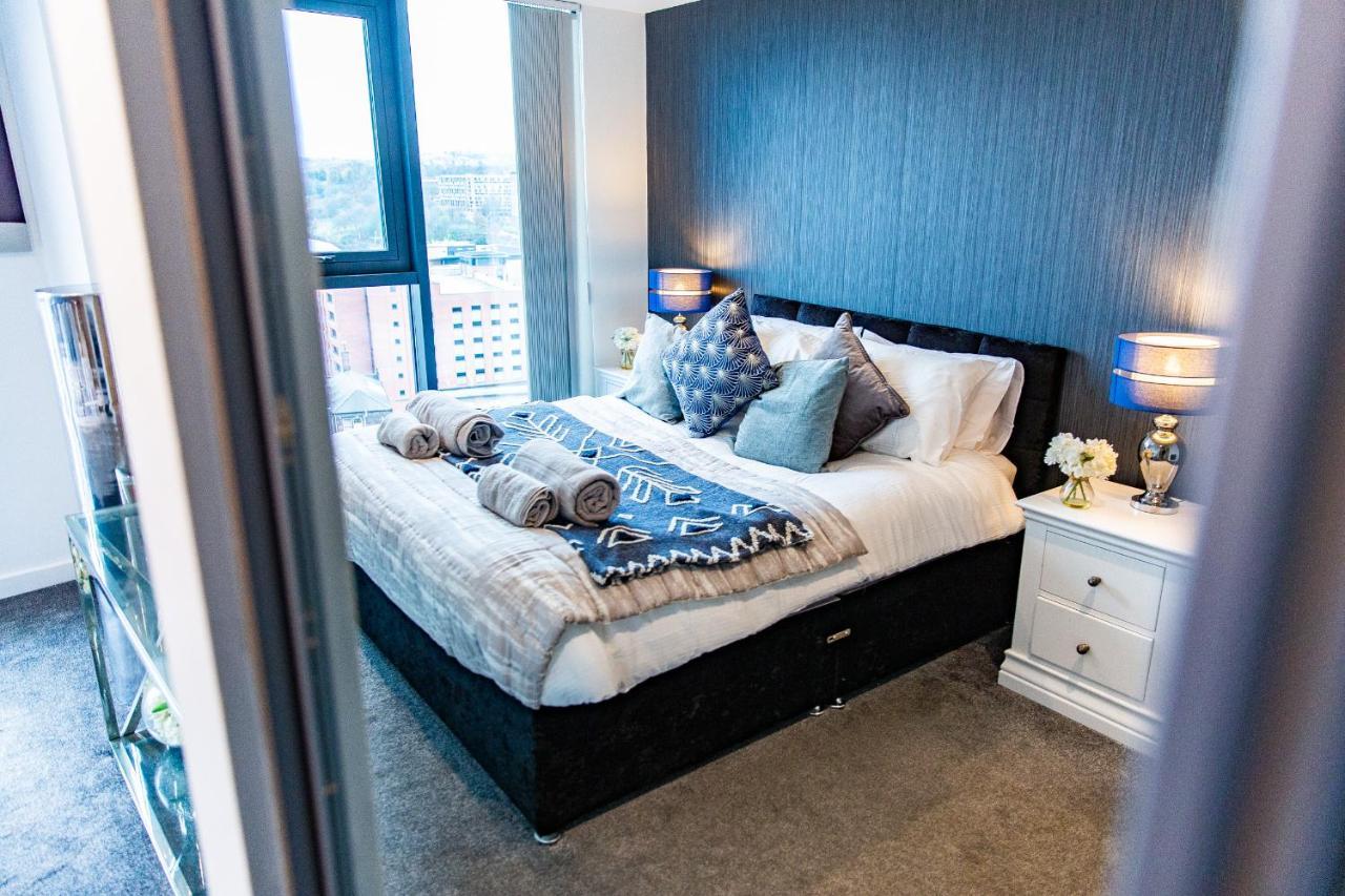 Apartment Spacious 3-bed Penthouse With Sky Line Views *