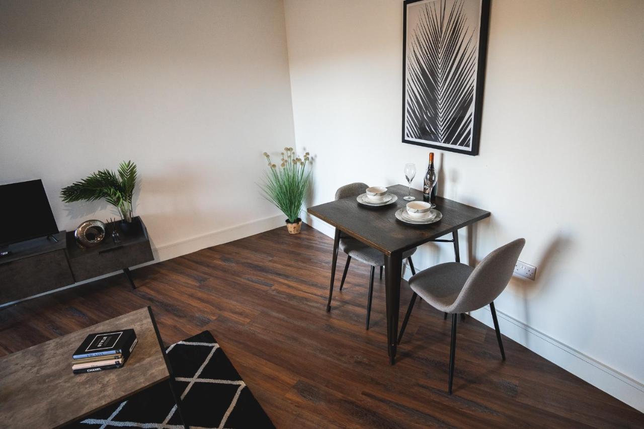 Apartment Modern 1-bed - New - City Centre - Free Wi-fi - *