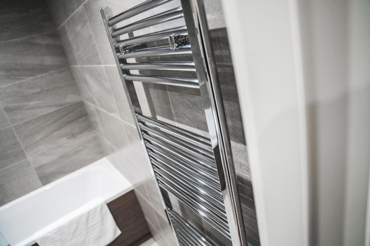 Apartment Modern 1-bed - New - City Centre - Free Wi-fi - *