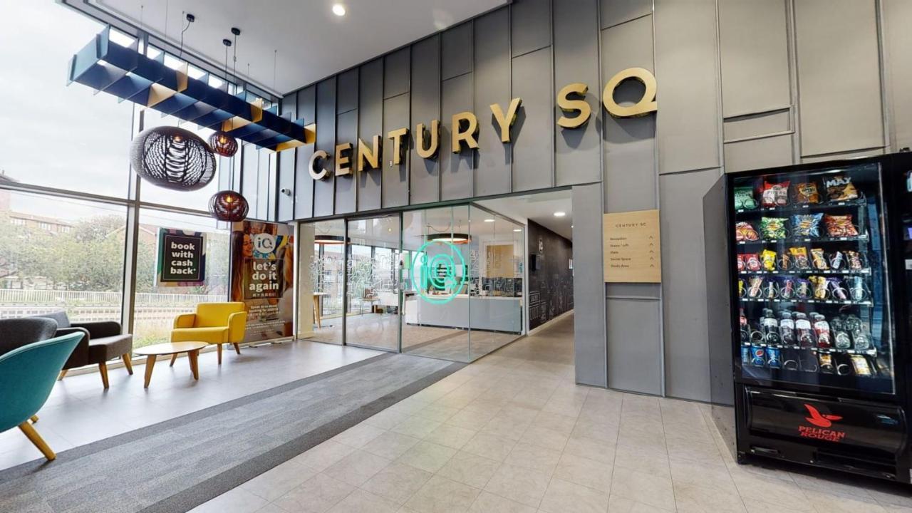 Ensuite Bedrooms With Shared Kitchen And At Century Square In Apartamento *