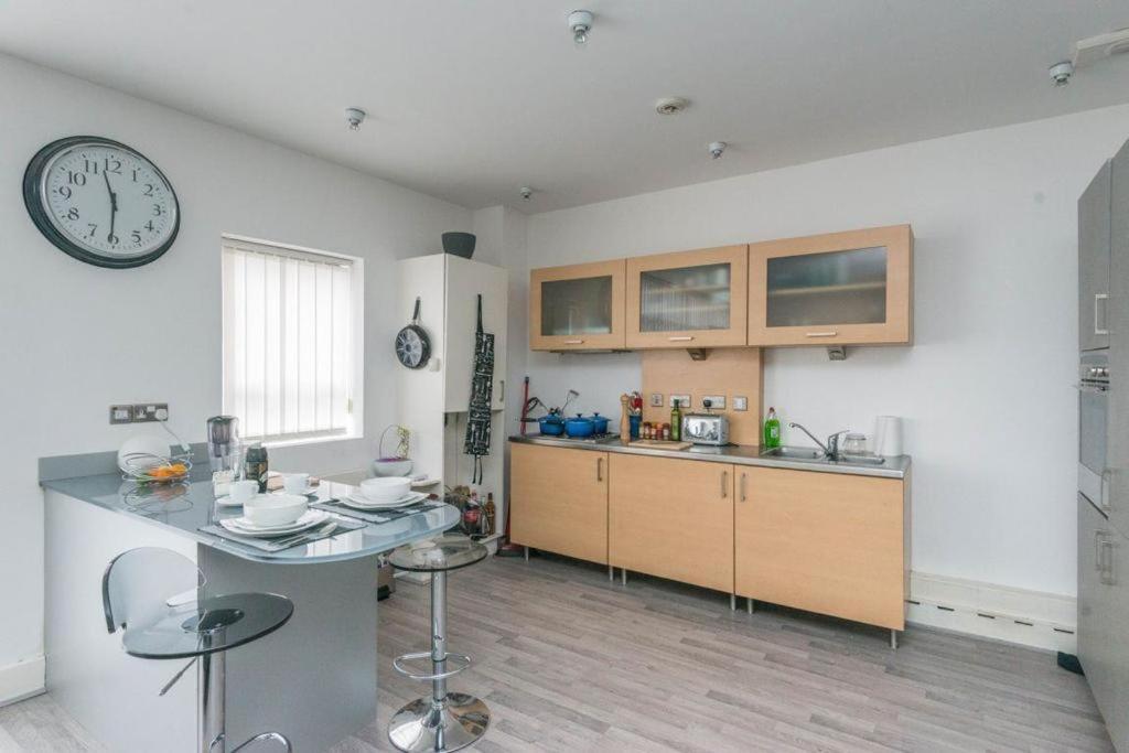 Short For Contractors And Weekend Stays * Sheffield