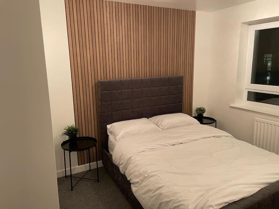 Stunning With Free Parking Apartment Sheffield