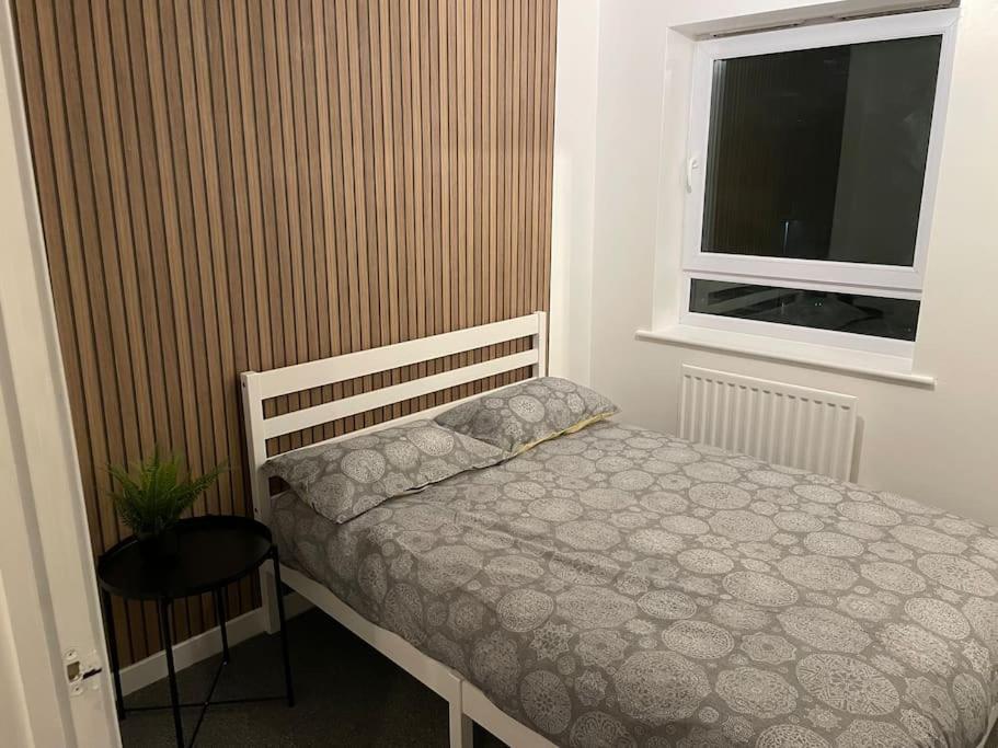 Stunning With Free Parking Apartment Sheffield
