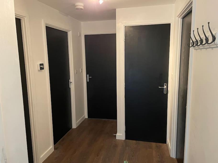 Stunning With Free Parking Apartment