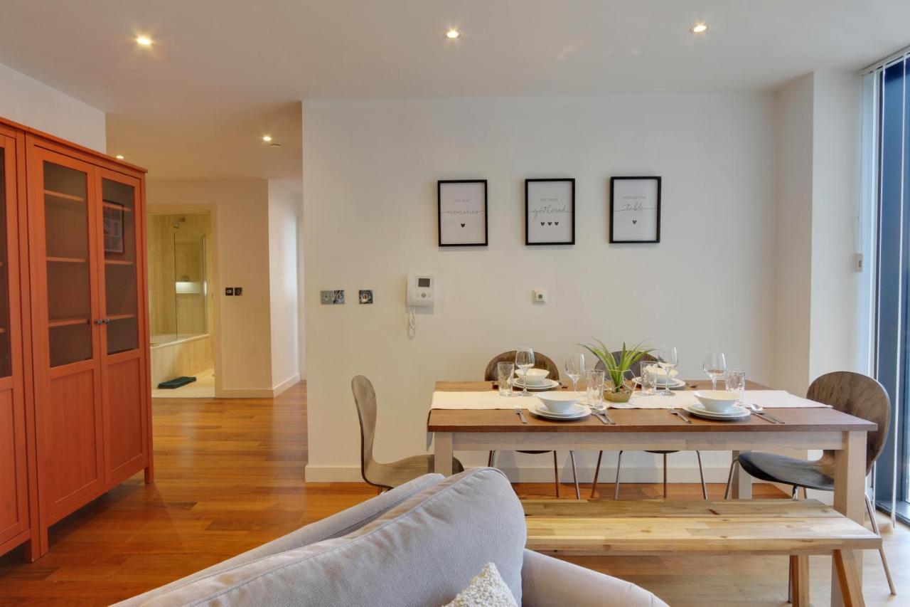 City Heart Apartments: Spacious 2-bed With Views & Netflix Sheffield