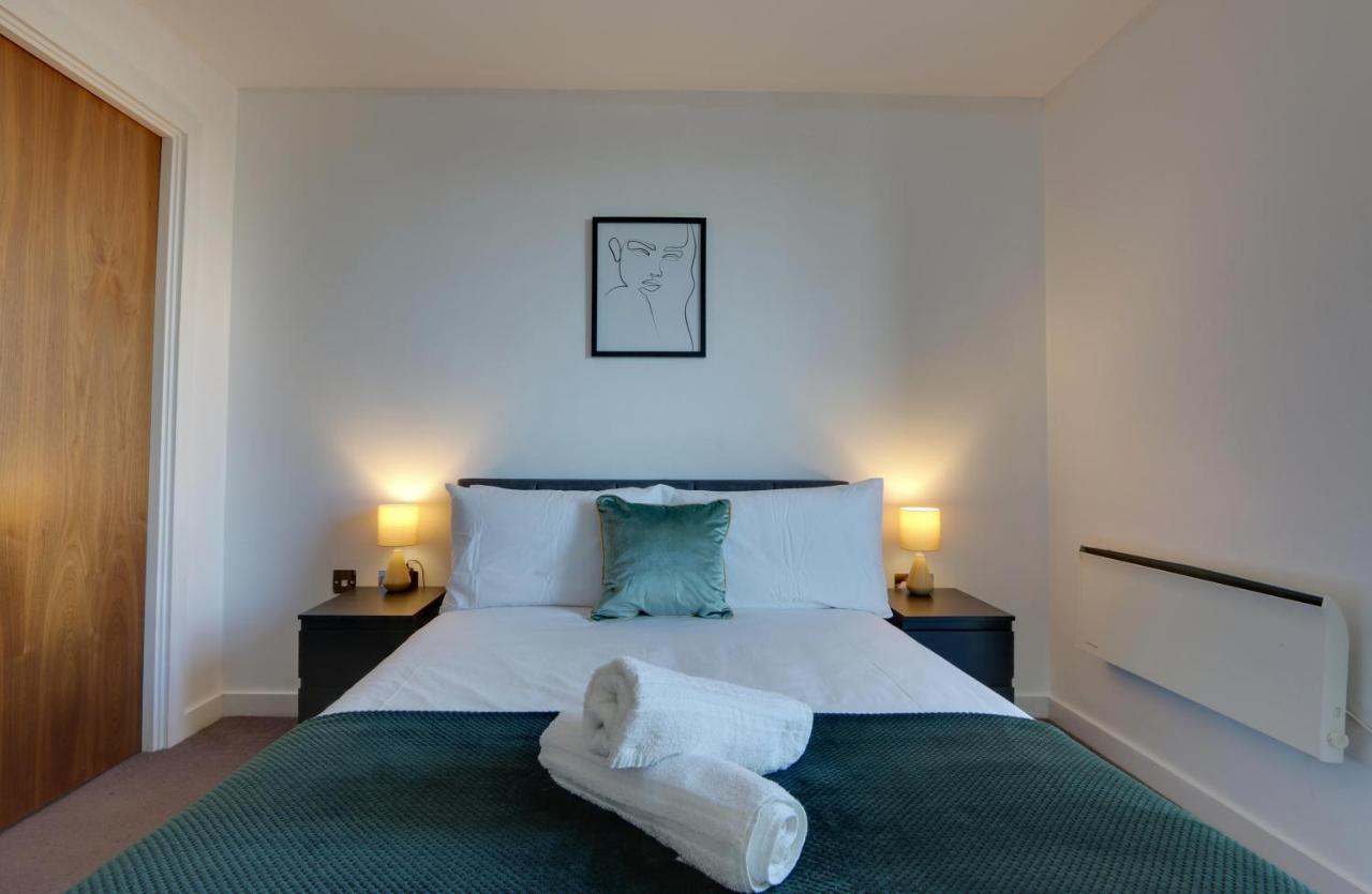 City View Haven: Spacious 2-bed With Netflix In Center Apartment