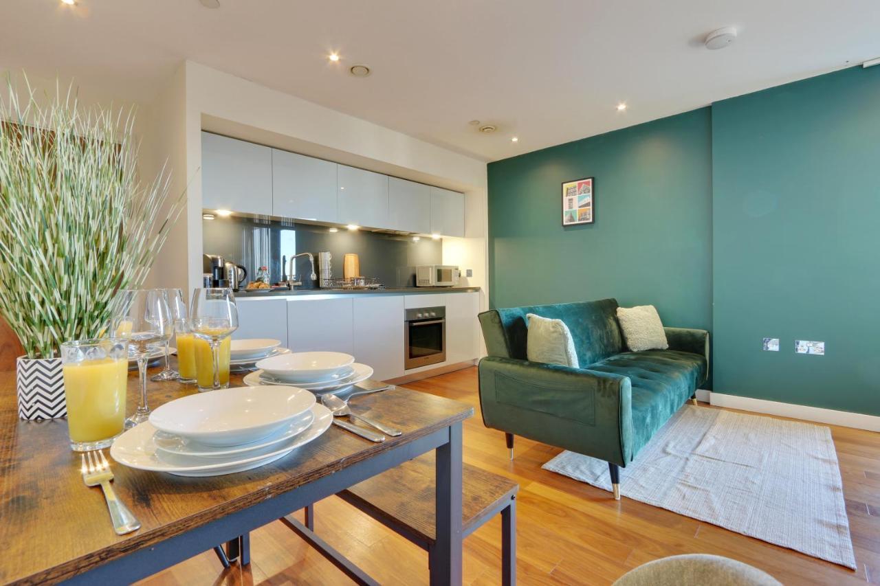 City View Haven: Spacious 2-bed With Netflix In Center Apartment *