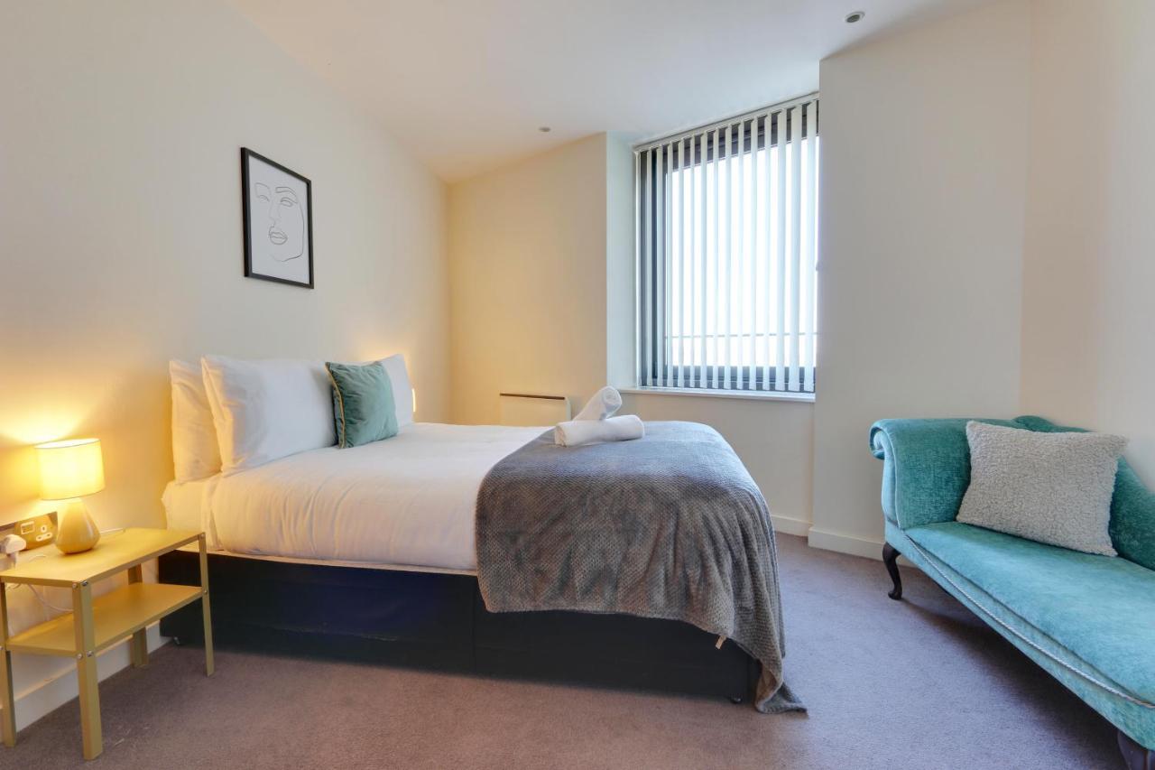 Apartment City View Haven: Spacious 2-bed With Netflix In Center *