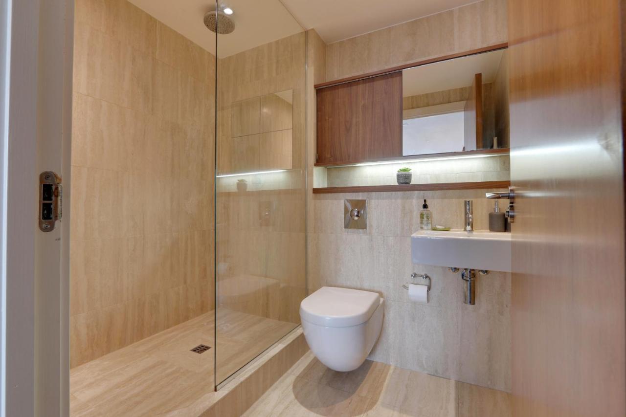 Apartment City Heart Apartments: Spacious 2-bed With Views & Netflix