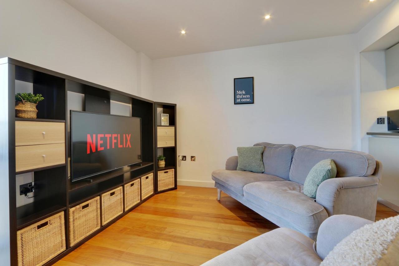 Apartment City Heart Apartments: Spacious 2-bed With Views & Netflix