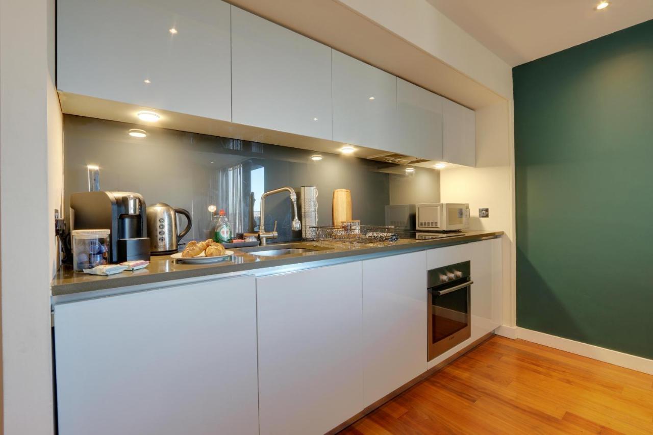 City View Haven: Spacious 2-bed With Netflix In Center Apartment Sheffield