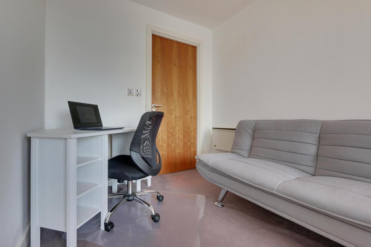Apartment City Heart Apartments: Spacious 2-bed With Views & Netflix *