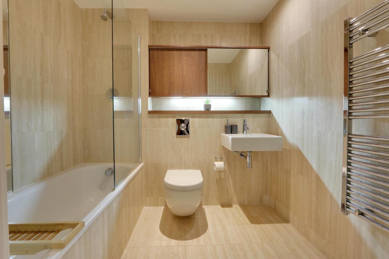 Apartment City Heart Apartments: Spacious 2-bed With Views & Netflix