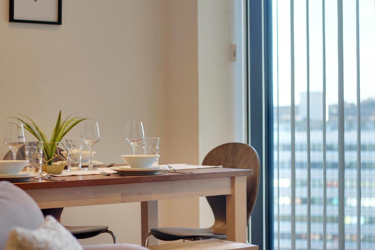 Apartment City Heart Apartments: Spacious 2-bed With Views & Netflix *