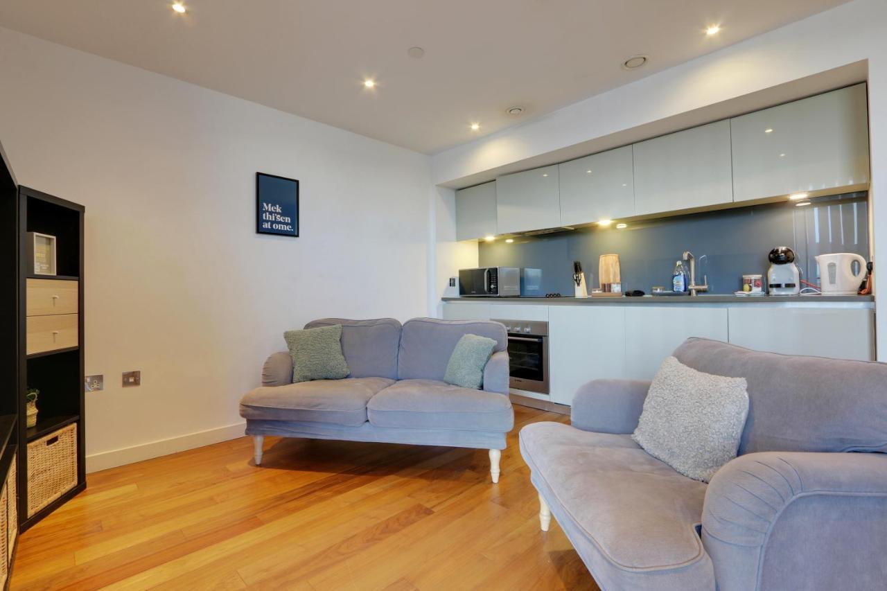 Apartment City Heart Apartments: Spacious 2-bed With Views & Netflix