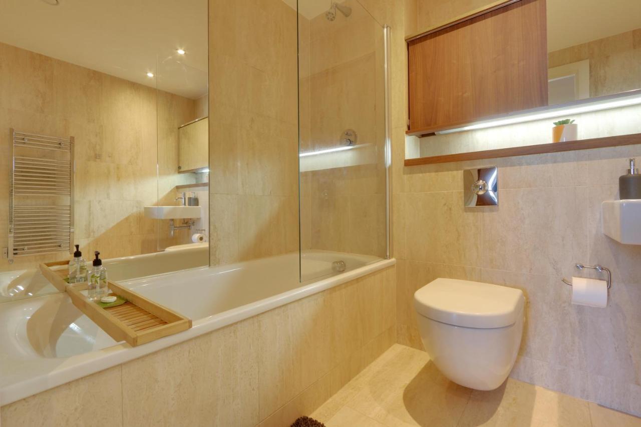 City View Haven: Spacious 2-bed With Netflix In Center *
