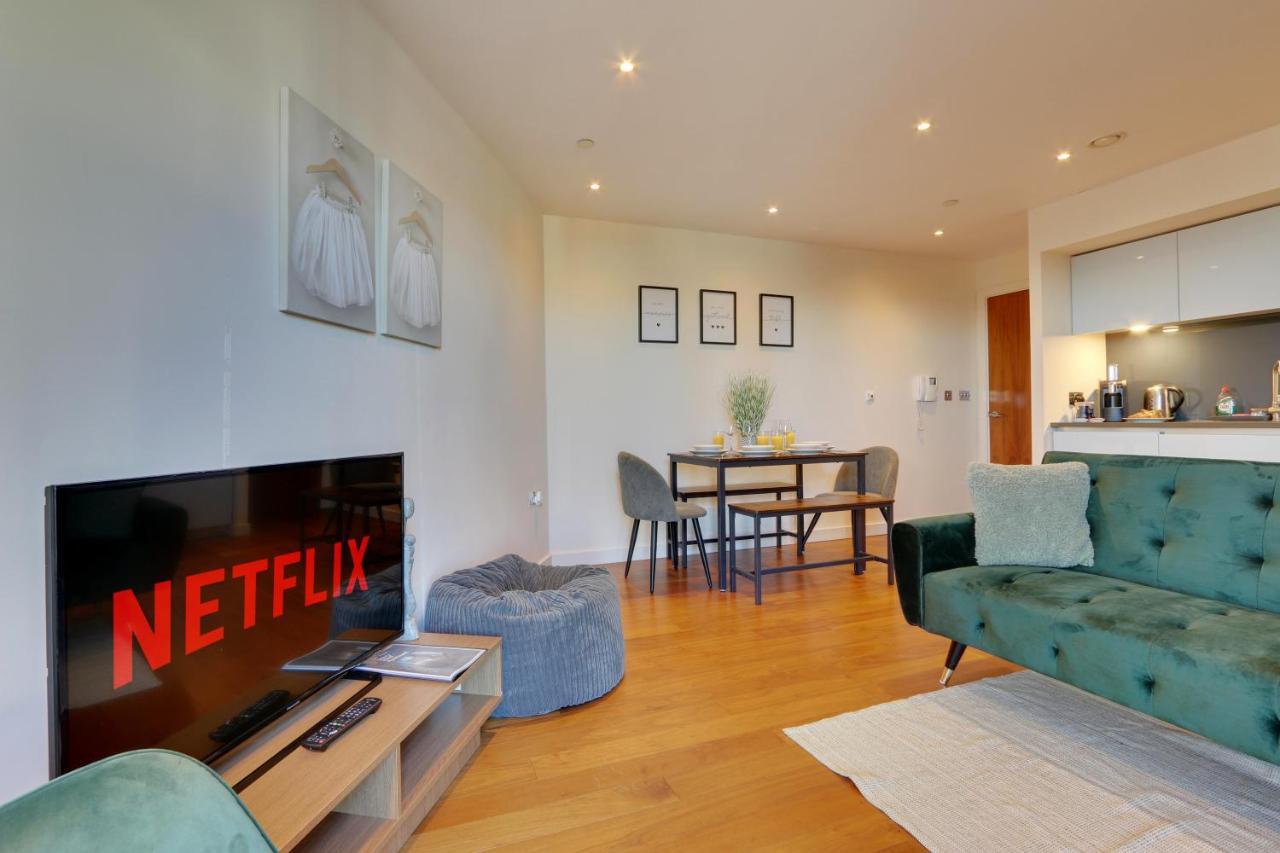 City View Haven: Spacious 2-bed With Netflix In Center * Sheffield