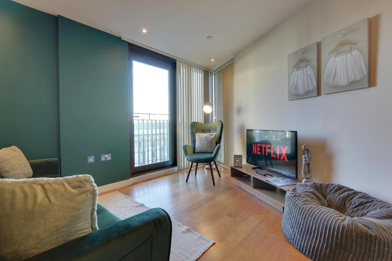 City View Haven: Spacious 2-bed With Netflix In Center *
