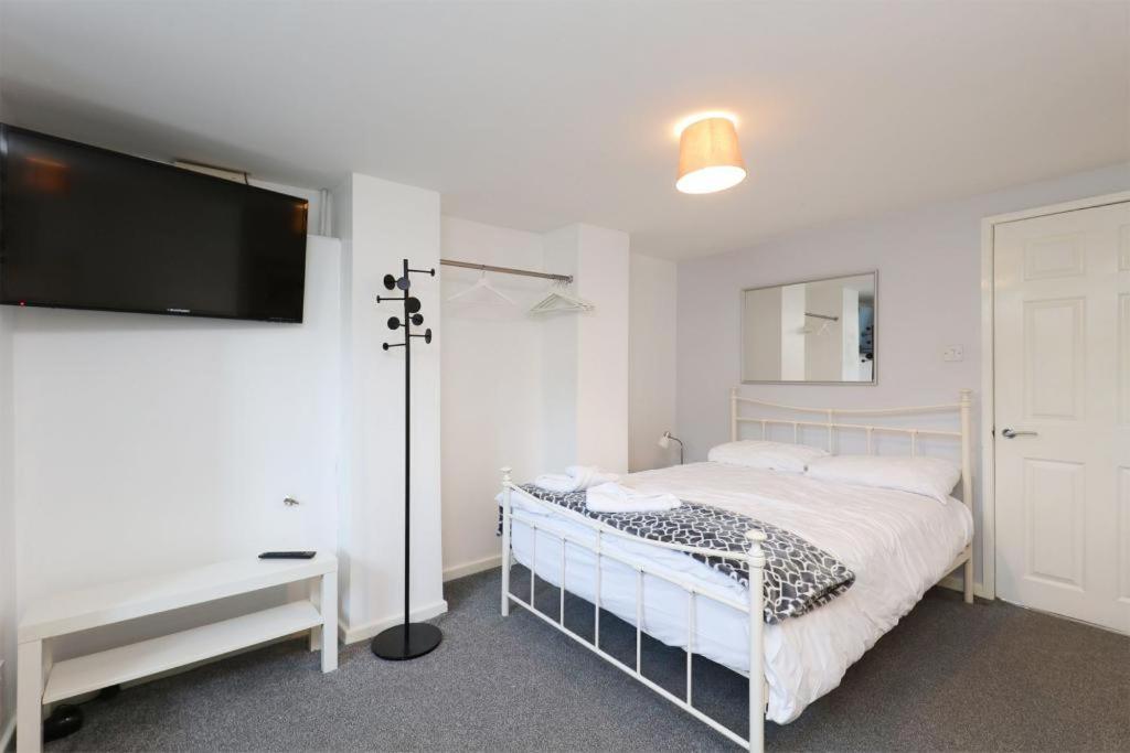 Spacious 2 Bedrooms, Free Parking, Free Wifi - Serene Homes * Sheffield
