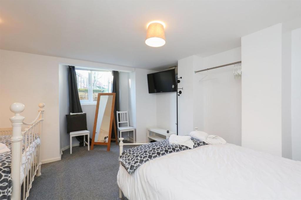 Spacious 2 Bedrooms, Free Parking, Free Wifi - Serene Homes * Sheffield