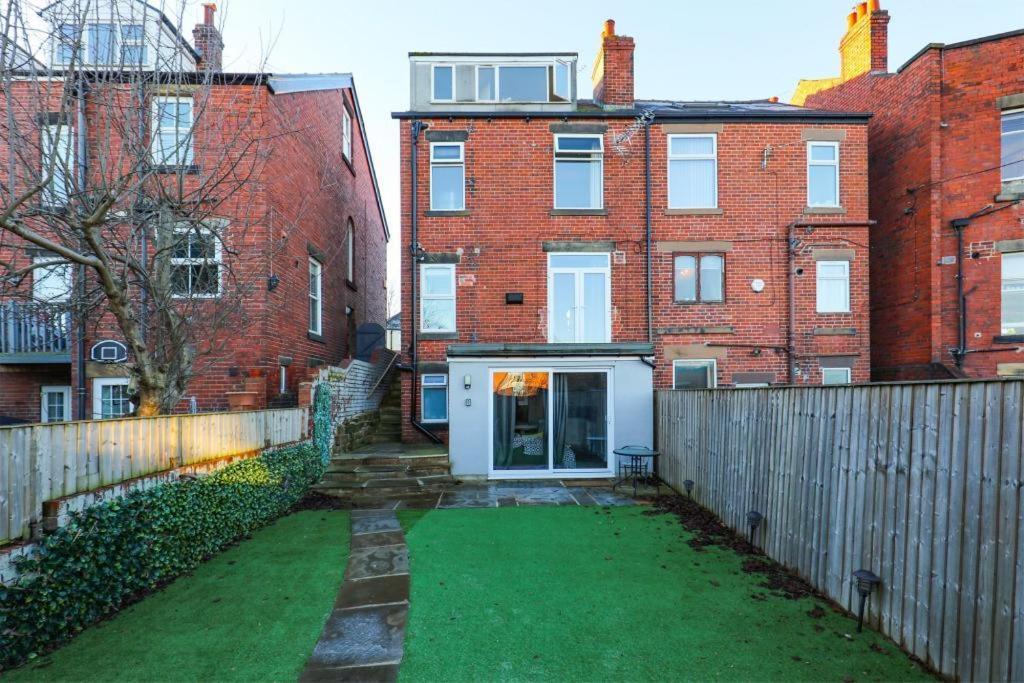 Guest house Spacious 2 Bedrooms, Free Parking, Free Wifi - Serene Homes *