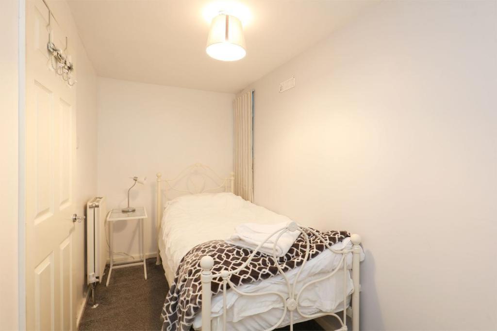 Spacious 2 Bedrooms, Free Parking, Free Wifi - Serene Homes Sheffield