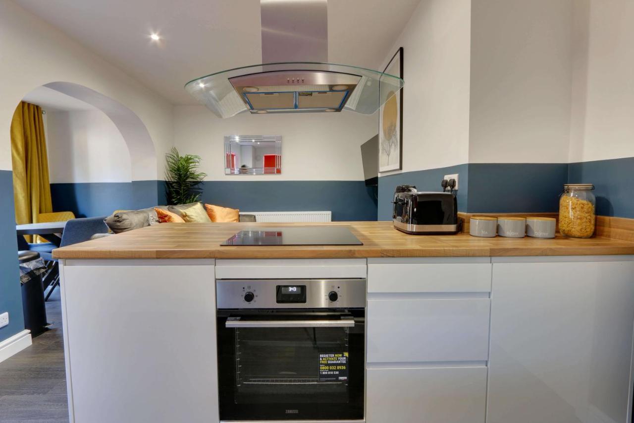 #upmarket, Exceptional 4 Bed House, With Free Parking, Close To Amenities And Supermarkets Sheffield