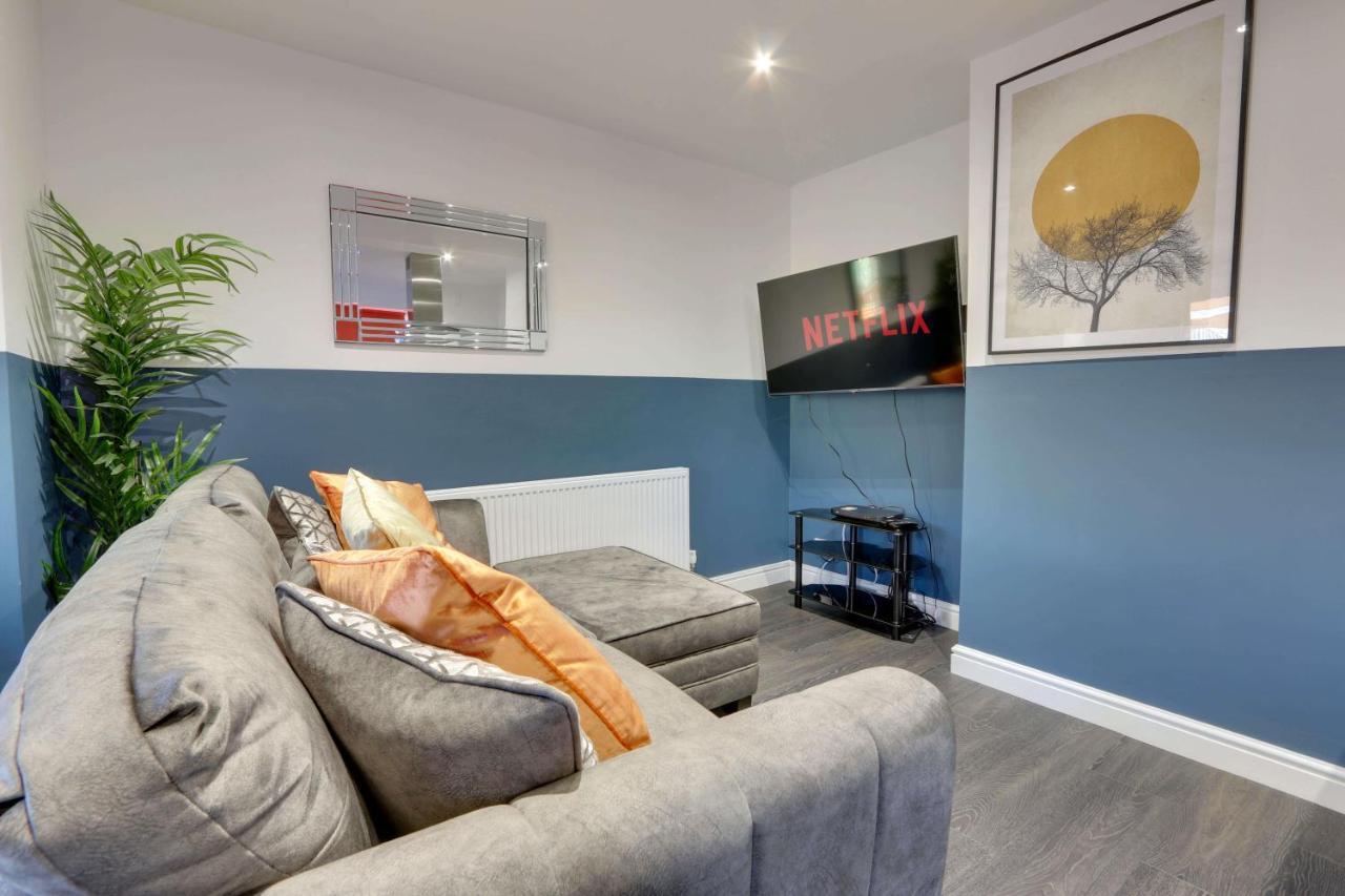 #upmarket, Exceptional 4 Bed House, With Free Parking, Close To Amenities And Supermarkets