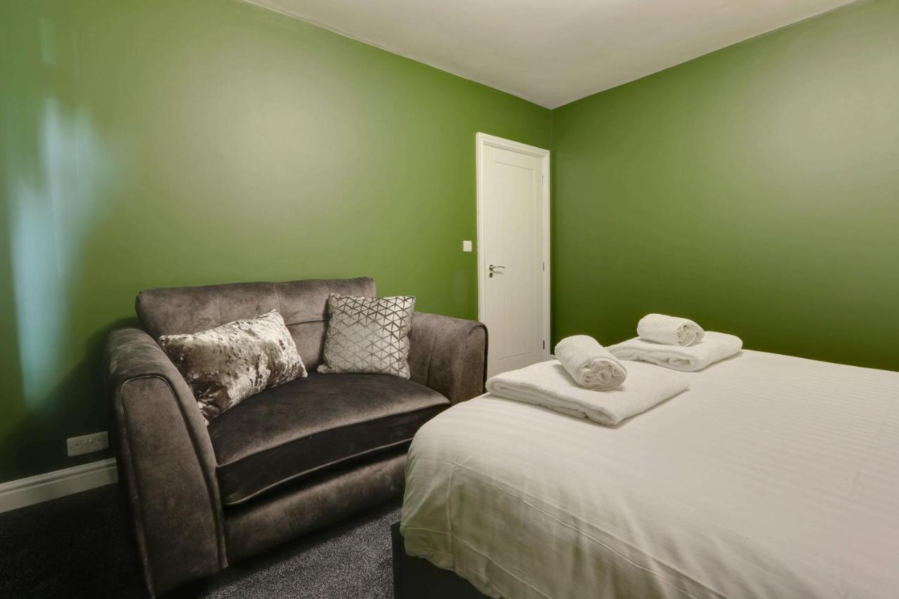 #upmarket, Exceptional 4 Bed House, With Free Parking, Close To Amenities And Supermarkets * Sheffield