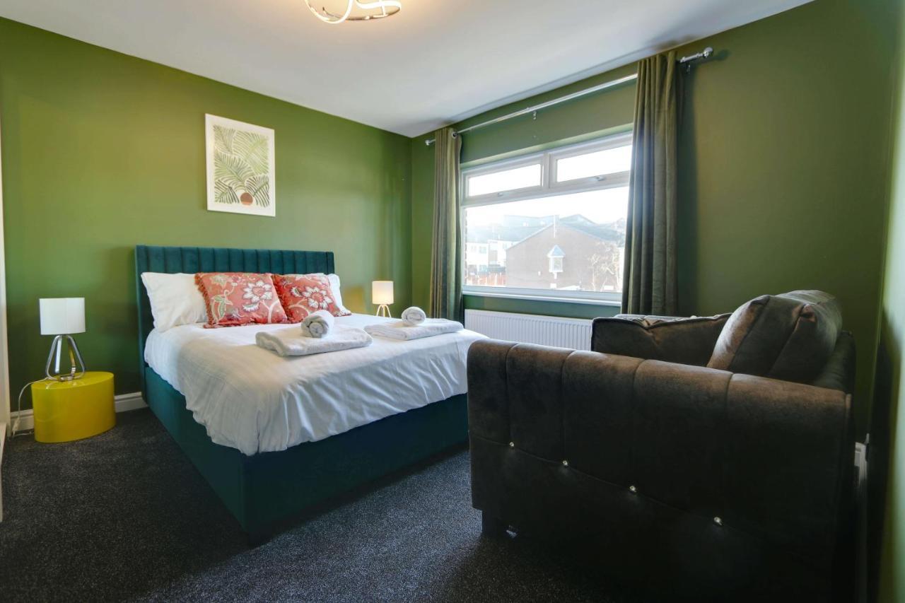 #upmarket, Exceptional 4 Bed House, With Free Parking, Close To Amenities And Supermarkets * Sheffield