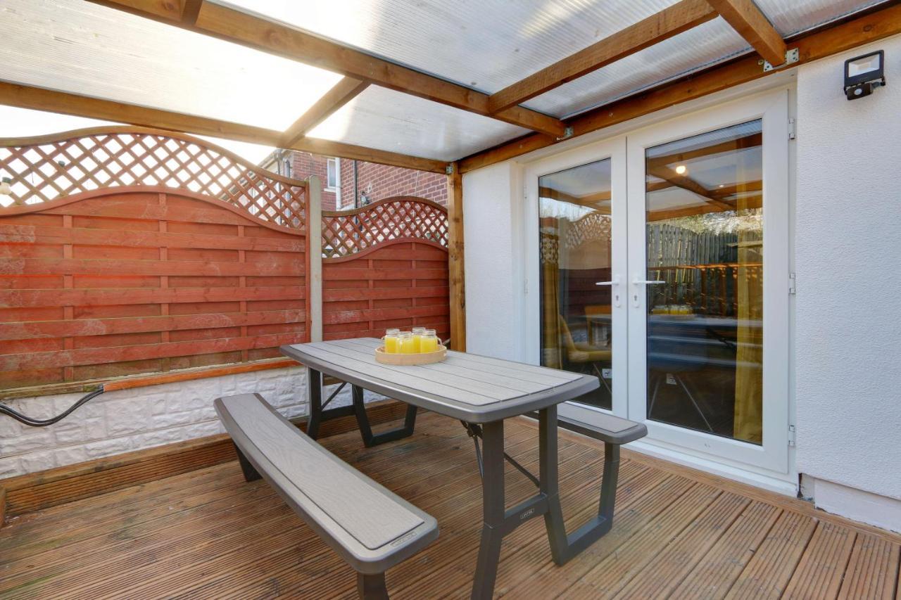 #upmarket, Exceptional 4 Bed House, With Free Parking, Close To Amenities And Supermarkets