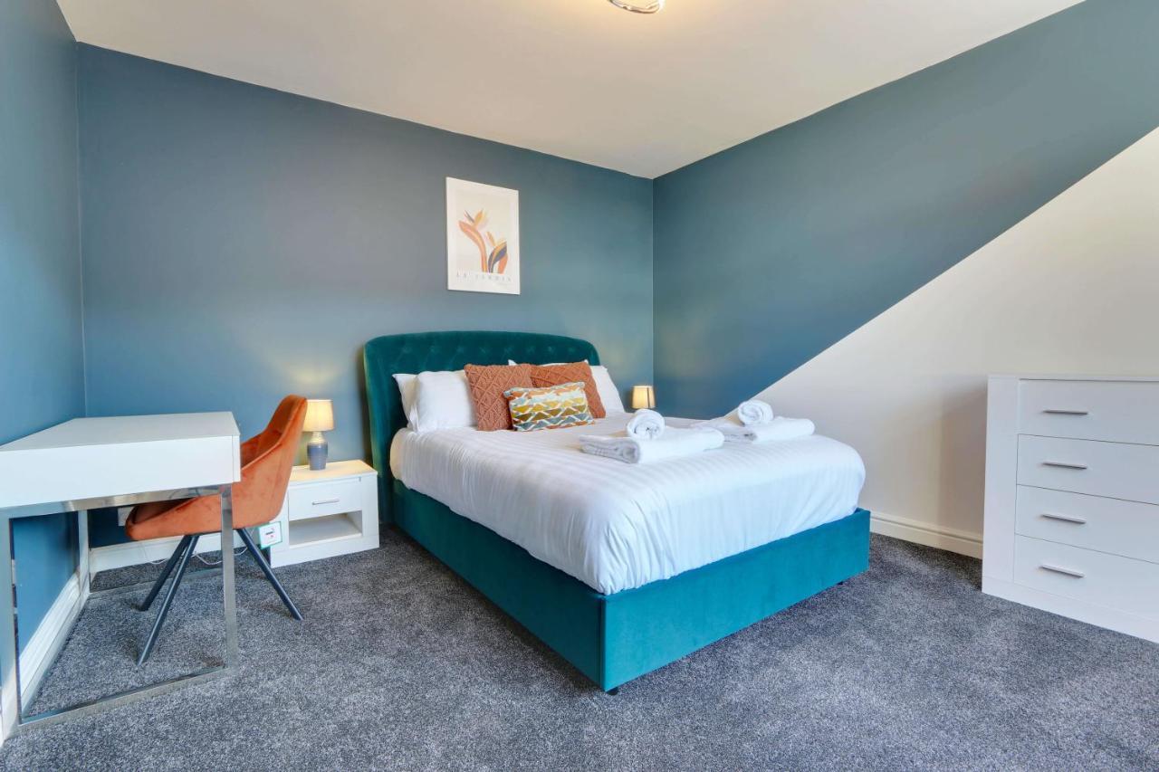 #upmarket, Exceptional 4 Bed House, With Free Parking, Close To Amenities And Supermarkets Sheffield