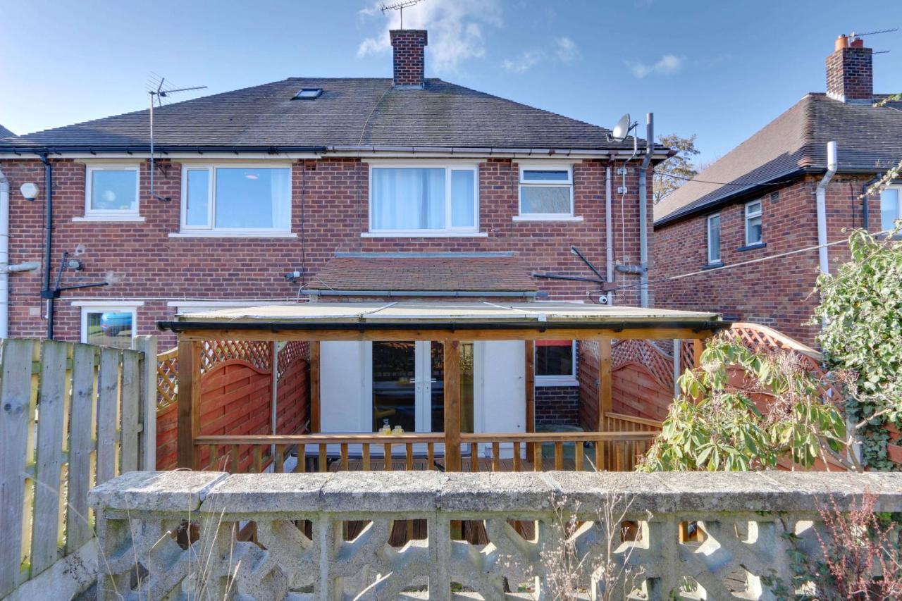 #upmarket, Exceptional 4 Bed House, With Free Parking, Close To Amenities And Supermarkets Holiday home Sheffield