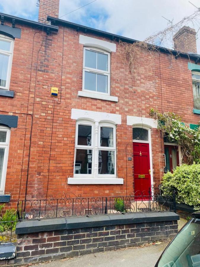 Cosy House With Garden & Parking, Holiday home Sheffield