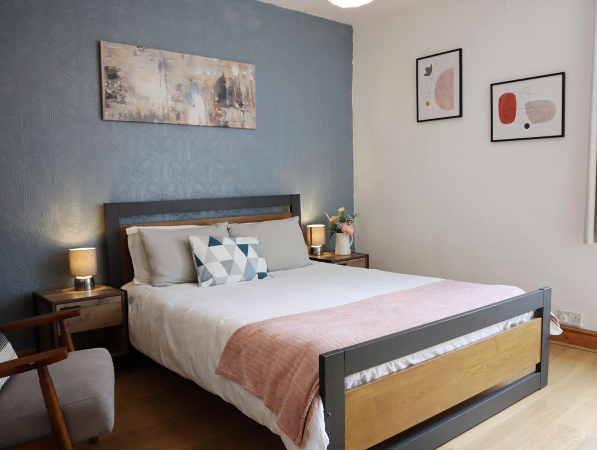 Lovely 3 Beds House 6 Guests King Beds Holiday home Sheffield