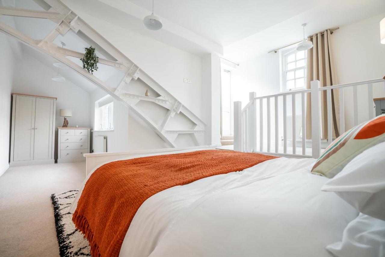 The Amazing Triplex - Centre - Free Parking Apartment