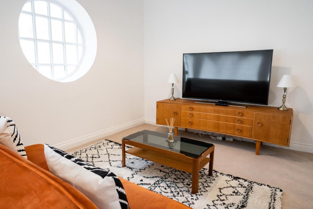 The Amazing Triplex - Centre - Free Parking Apartment