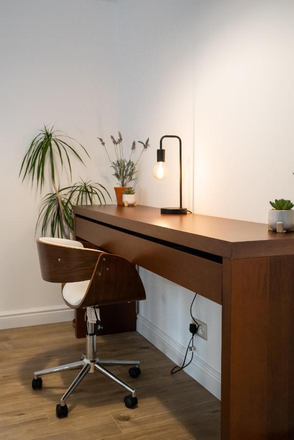 The Amazing Triplex - Centre - Free Parking Apartment