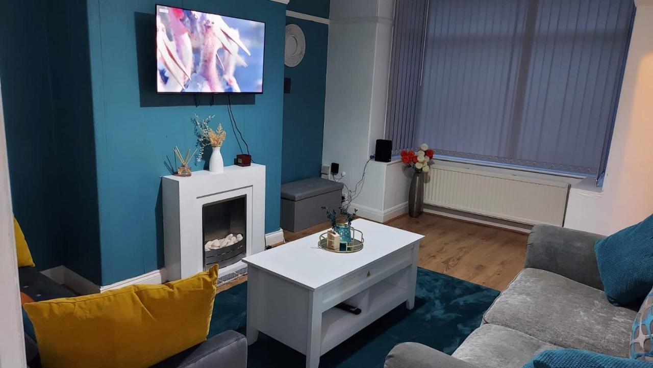 Holiday home Hilltop Place , Parkway M1 J33 *