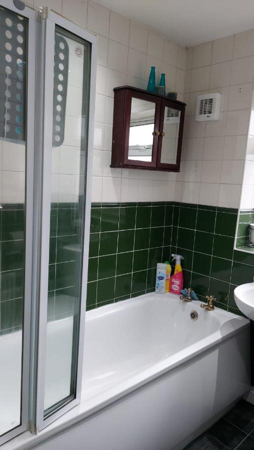 Hilltop Place , Parkway M1 J33 Holiday home