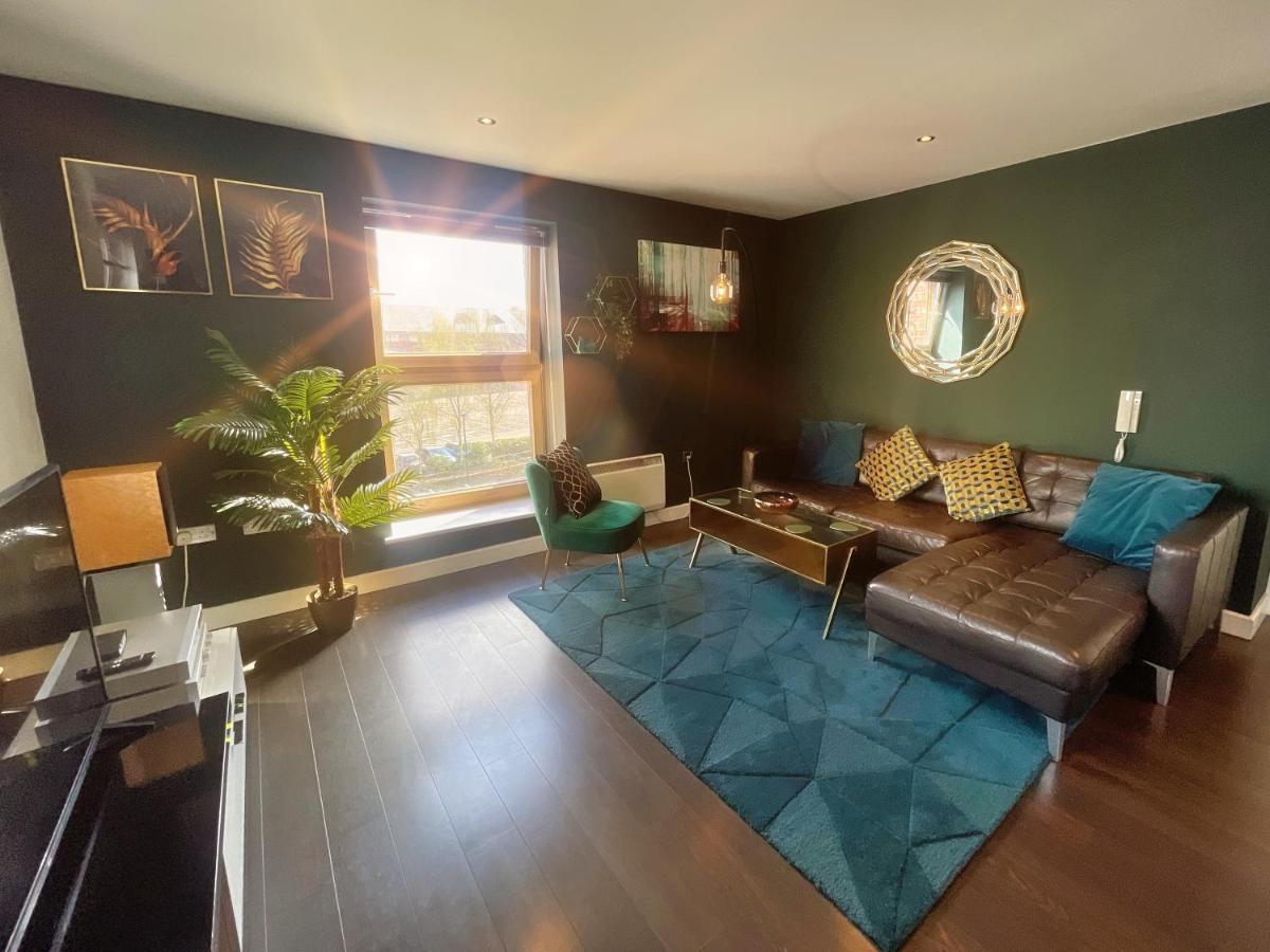 Historic Clock Tower With Rooftop Terrace And Free Secure Parking Apartment