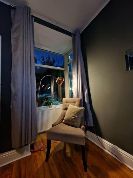 Casa de férias Stunning 3 Bedroom Near Ng Hospital *